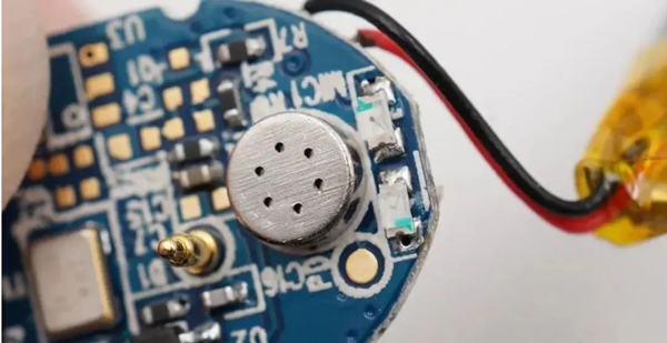 TWS藍(lán)牙耳機(jī)內(nèi)部線路板圖示 TWS藍(lán)牙耳機(jī)內(nèi)部線路板圖示